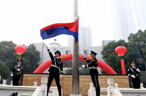 湖南省公安厅举行升警旗仪式庆祝警察节